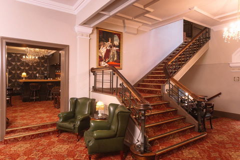 Hadley's Orient Hotel - Foster Accommodation 2