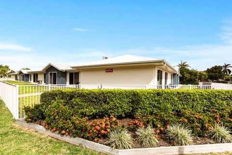 Econo Lodge Beachside - Foster Accommodation 1