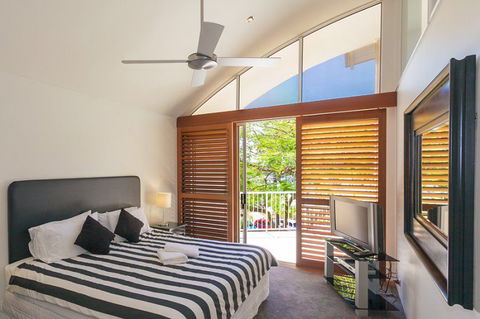 Noosa Outrigger Beach Resort - Foster Accommodation 1