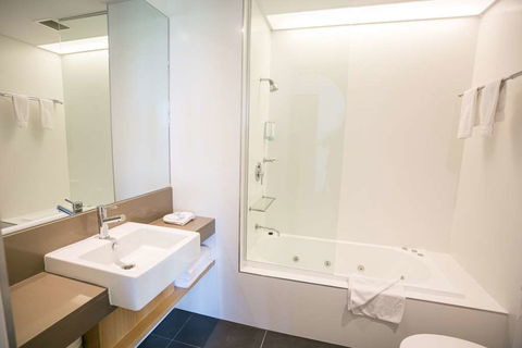 Alpha Hotel Eastern Creek - Foster Accommodation 4