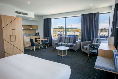Alpha Hotel Eastern Creek - Foster Accommodation 14