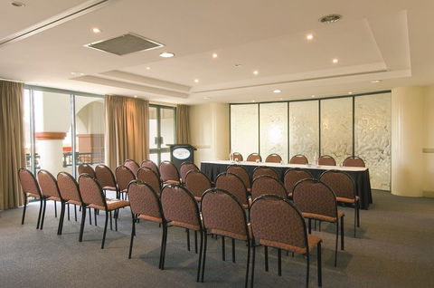 Oaks Calypso Plaza Resort - Foster Accommodation 4