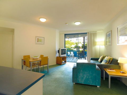 Oaks Calypso Plaza Resort - Foster Accommodation 5