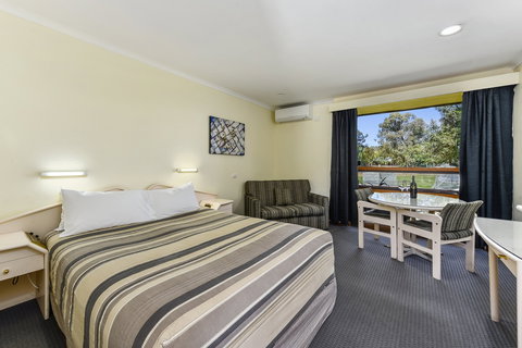William Macintosh Motor Lodge - Foster Accommodation 1