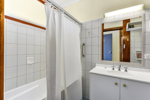 William Macintosh Motor Lodge - Foster Accommodation 4