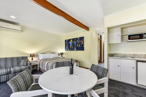 William Macintosh Motor Lodge - Foster Accommodation 5