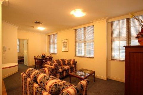 ULTIQA Rothbury Hotel - Foster Accommodation 3
