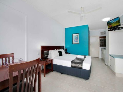 Cairns City Palms - Foster Accommodation 11