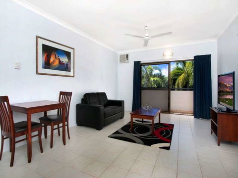 Cairns City Palms - Foster Accommodation 14