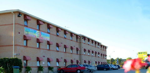 Arena Hotel - Foster Accommodation 0