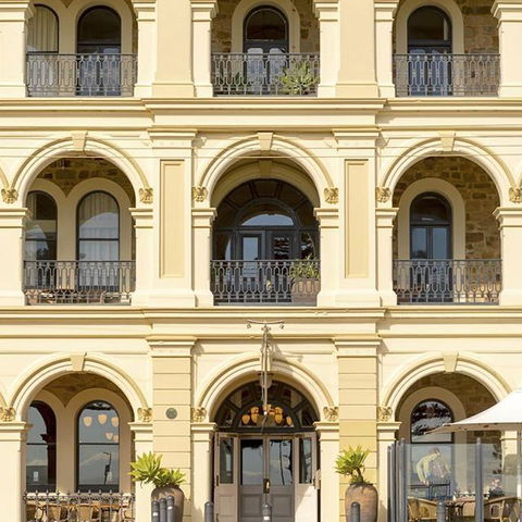Largs Pier Hotel - Foster Accommodation 1