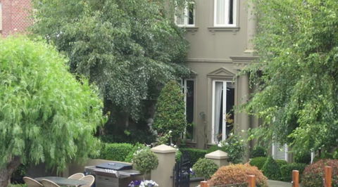 Gallery Apartments - Foster Accommodation 1