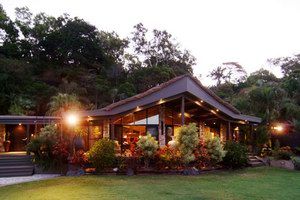 Trinity Beach Palace - Foster Accommodation 0