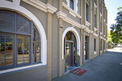 The Vulcan Hotel - Foster Accommodation 1