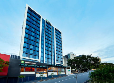 Holiday Inn Express Brisbane Central - Foster Accommodation 1