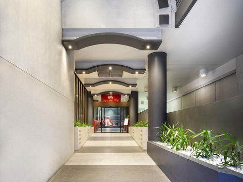 Ibis Hotel - Foster Accommodation 1