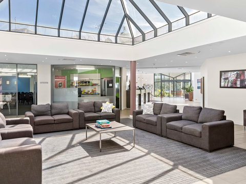 Ibis Styles Eagle Hawk Canberra Resort - Foster Accommodation 0