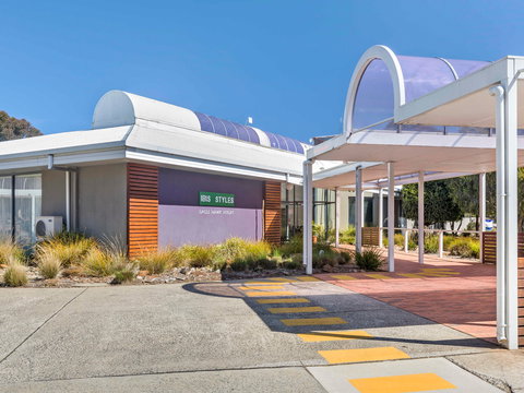 Ibis Styles Eagle Hawk Canberra Resort - Foster Accommodation 1
