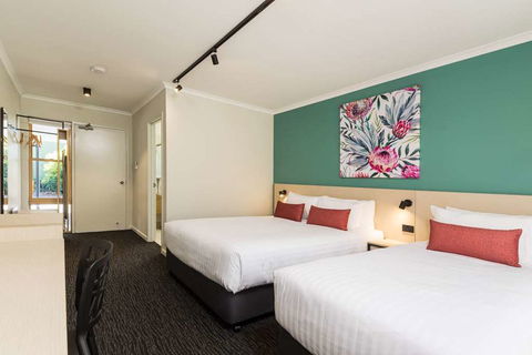 NIghtcap At Balaclava Hotel - Foster Accommodation 2
