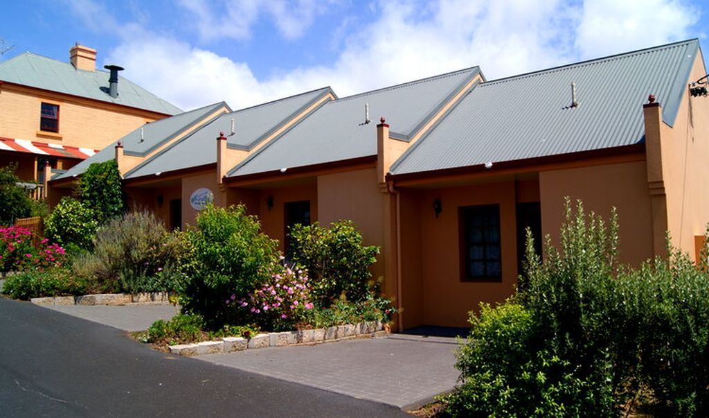 Dolphin Sands TAS Foster Accommodation