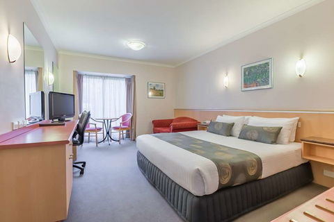 Waverley International Hotel - Foster Accommodation 0