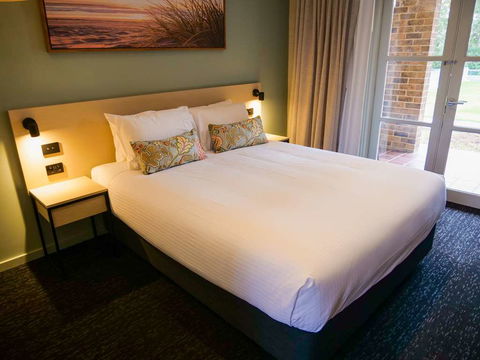 Nightcap At Hinterland Hotel - Foster Accommodation 2