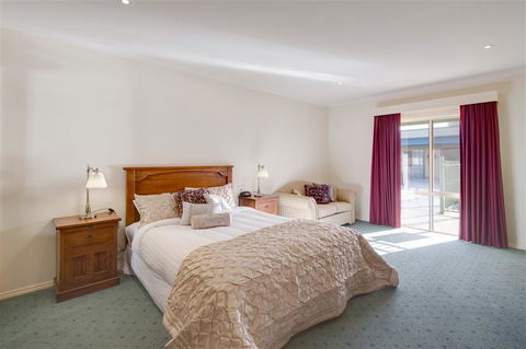 Best Western Crystal Inn - Foster Accommodation 1