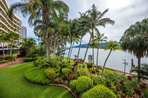 Hilton Cairns - Foster Accommodation 1