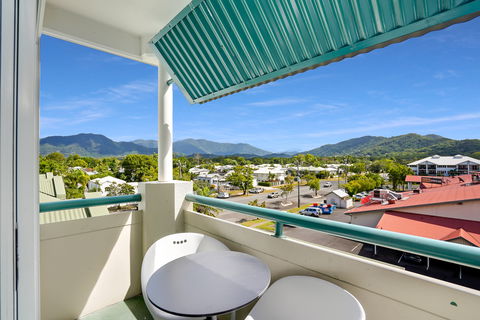 Cairns Sheridan Hotel - Foster Accommodation 1