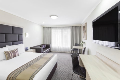 Garden City Hotel, Best Western Signature Collection - Foster Accommodation 0