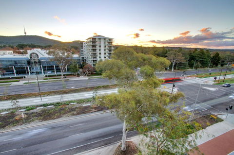 IQ Smart Apartments 704 Braddon ACT - Foster Accommodation 6