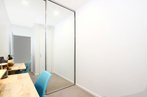 IQ Smart Apartments 704 Braddon ACT - Foster Accommodation 1