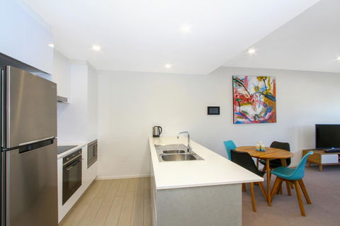 IQ Smart Apartments 704 Braddon ACT - Foster Accommodation 4