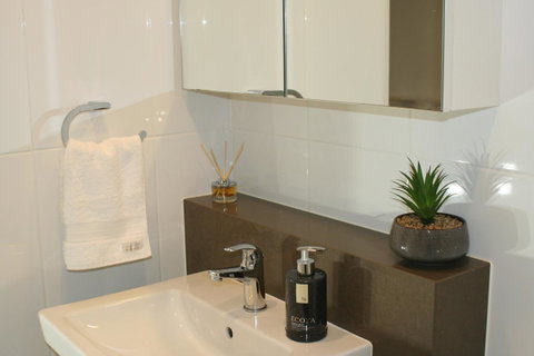 Modern Executive Apt@Barton*1BR*WiFi*Gym*Secure Parking*Canberra - Foster Accommodation 3