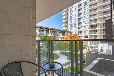 Spacious 1BR Stylish New Acton Apartment +Parking - Foster Accommodation 23