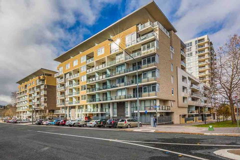 Spacious 1BR Stylish New Acton Apartment +Parking - Foster Accommodation 13