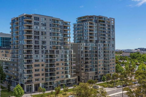 Spacious 1BR Stylish New Acton Apartment +Parking - Foster Accommodation 12