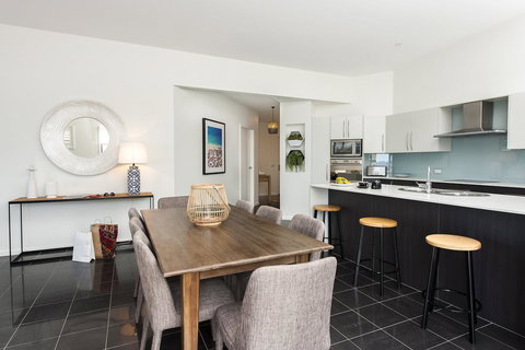 Mollymook Beachfront Penthouse 9 - Foster Accommodation 5