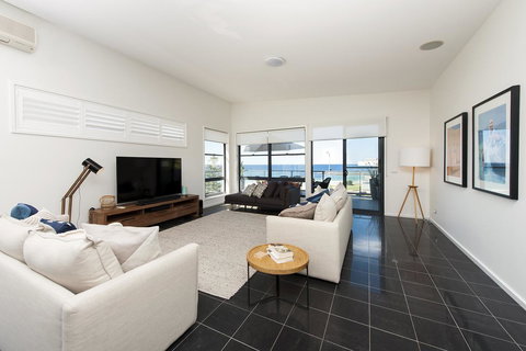 Mollymook Beachfront Penthouse 9 - Foster Accommodation 1