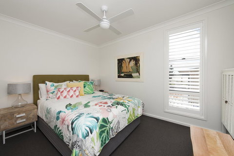 Mollymook Beachfront Penthouse 9 - Foster Accommodation 2