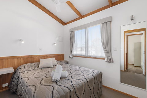 Port Broughton Tourist Park - Foster Accommodation 15