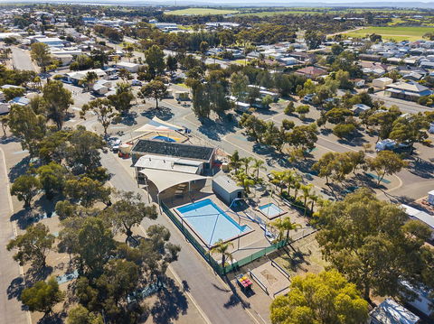 Port Broughton Tourist Park - Foster Accommodation 9