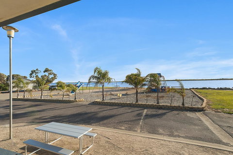 Port Broughton Tourist Park - Foster Accommodation 38