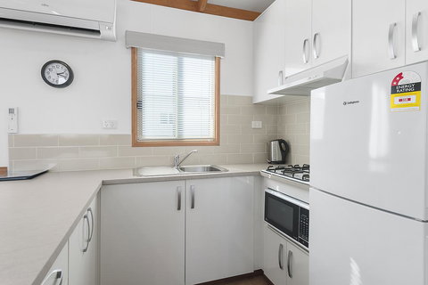 Port Broughton Tourist Park - Foster Accommodation 18