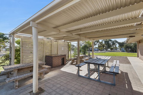 Port Broughton Tourist Park - Foster Accommodation 5