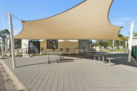 Port Broughton Tourist Park - Foster Accommodation 4