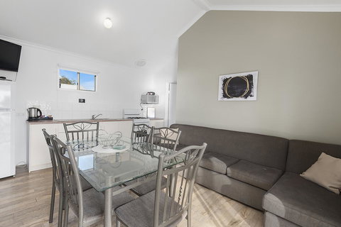 Port Broughton Tourist Park - Foster Accommodation 41