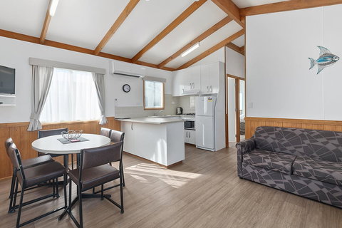 Port Broughton Tourist Park - Foster Accommodation 17