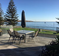 crystal blue apartment - Foster Accommodation