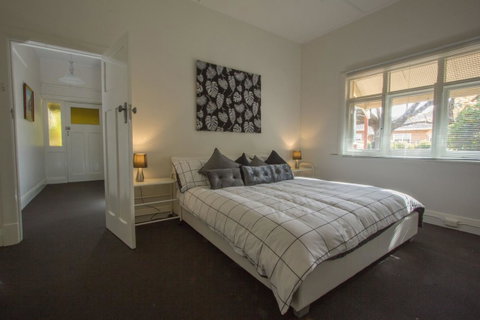 Cowan Street Bungalow - Foster Accommodation 0